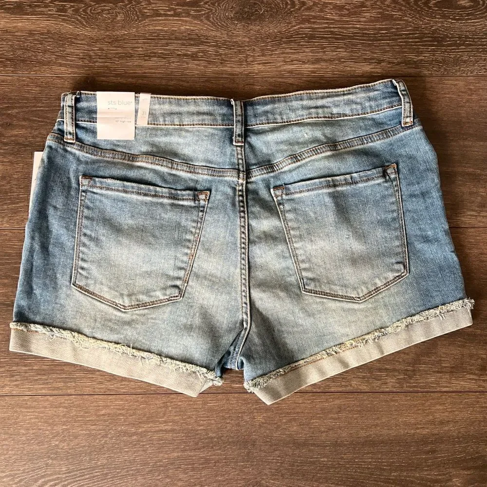STS Blue Molly High Rise Boyfriend Short with Fray Roll Hem, Denim. Size 31. NWT